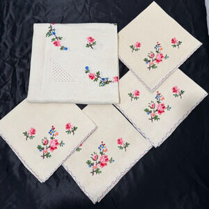 NOS Vtg Linen Tablecloth w 4 Napkins Set Lagartera Spain Floral Embroidered 42"